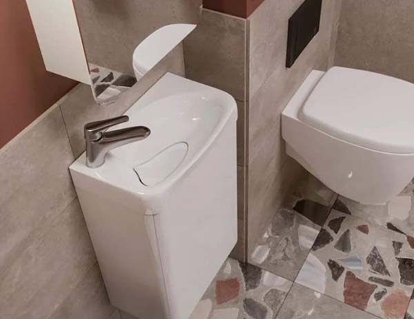 В итальянском туалете поставили скрытую камеру