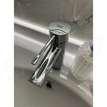 Смеситель для умывальника Grohe Essence 34294001