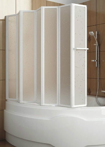 Из каких материалов делают шторки в ванную?