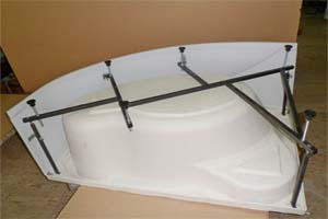 установка каркаса на асимметричную ванну